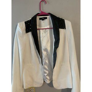 FOREVER 21 Women's jacket Moto size Lg with pockets and Spike  accents